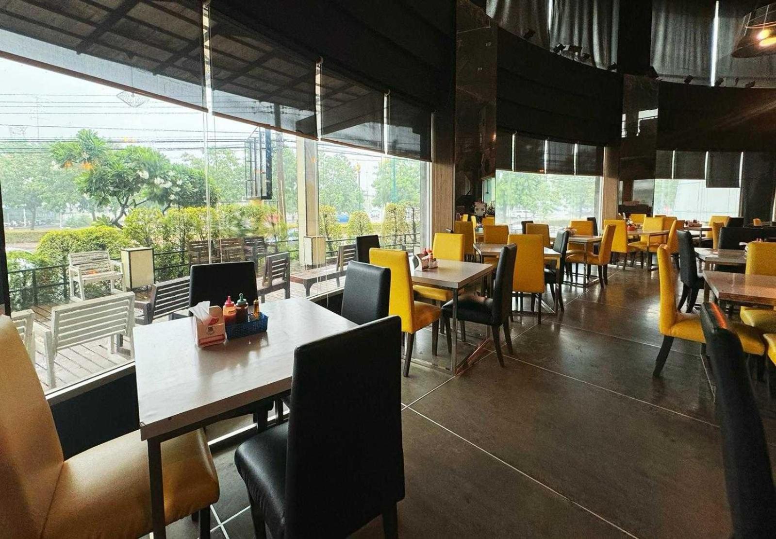 Vasidtee City Hotel Suphan Buri Buitenkant foto