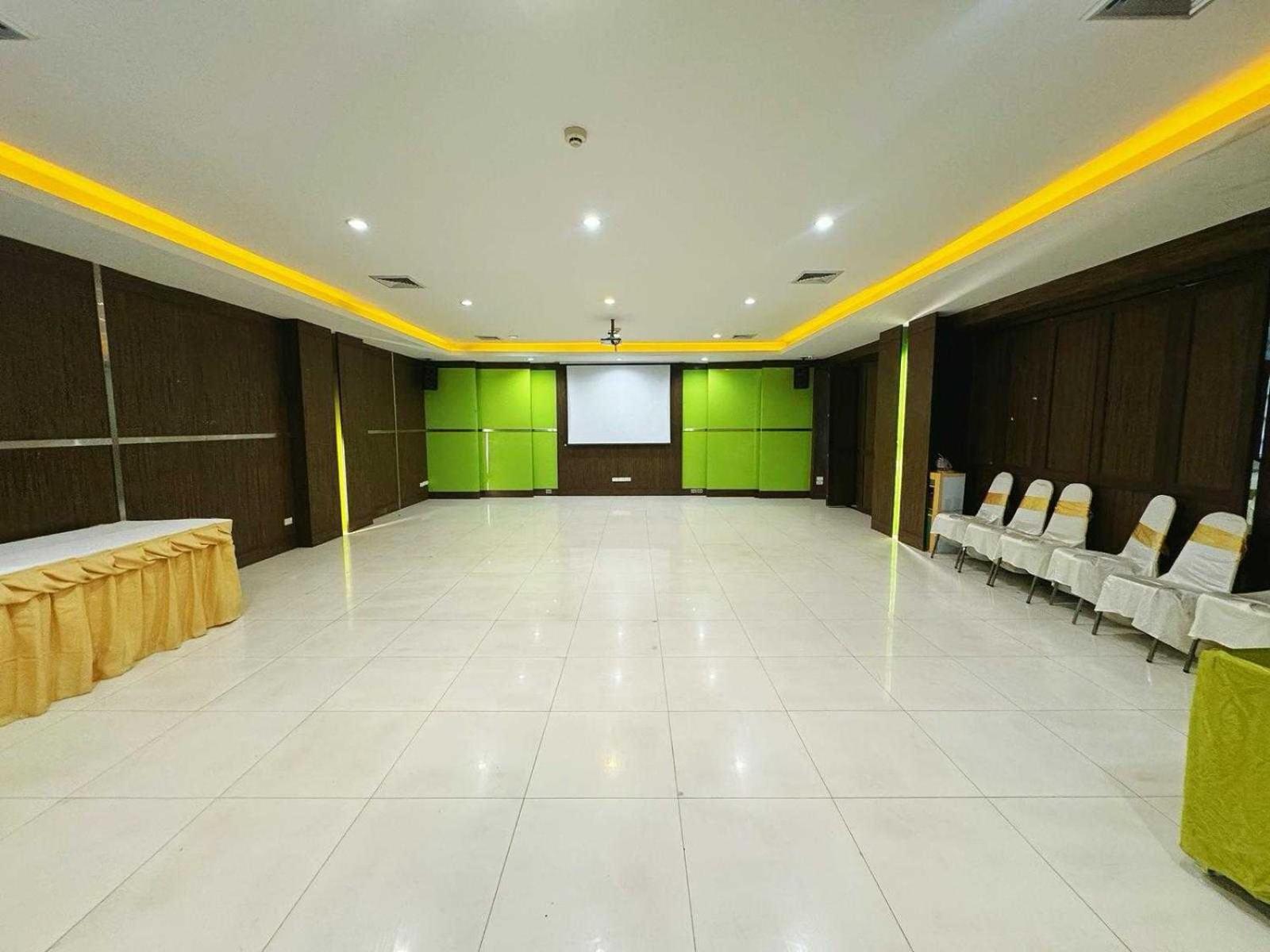 Vasidtee City Hotel Suphan Buri Buitenkant foto
