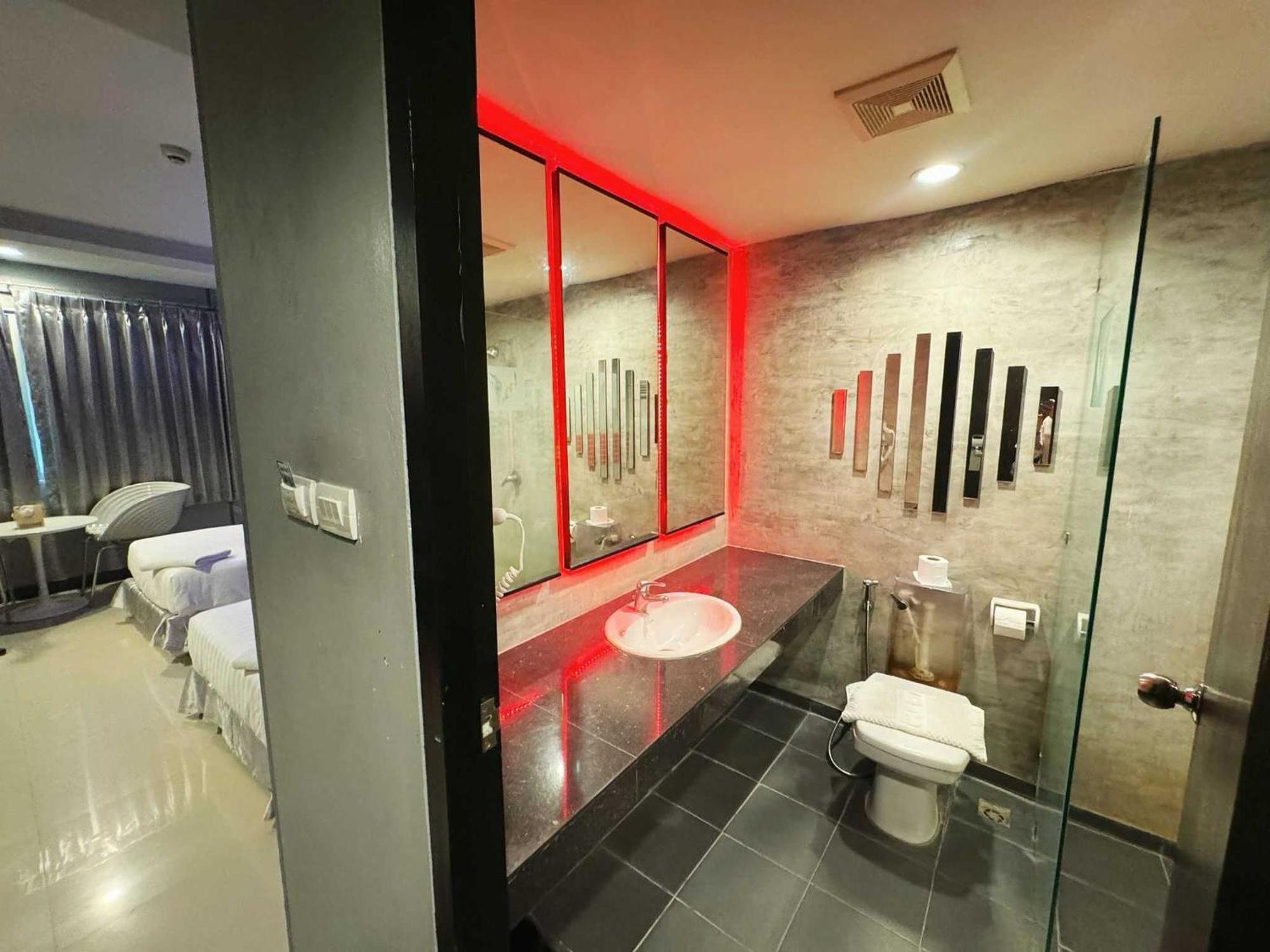 Vasidtee City Hotel Suphan Buri Buitenkant foto